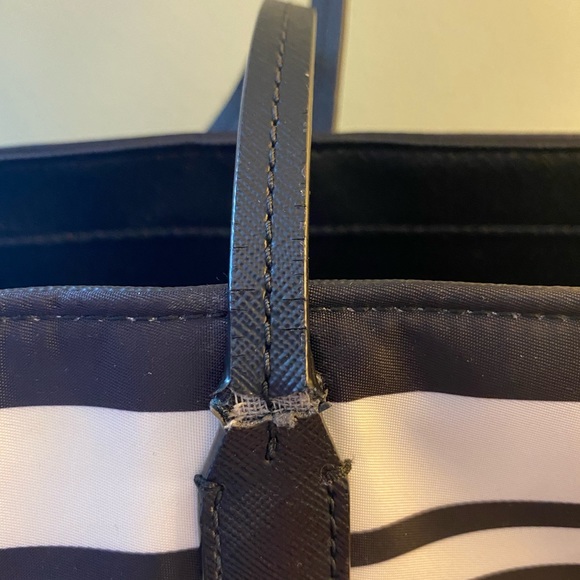 ⚫️⚪️ Kate Spade Black & White Striped Tote ⚪️⚫️ - Picture 5 of 11
